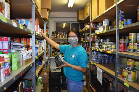 Volunteer in Marlborough shocking shelves
